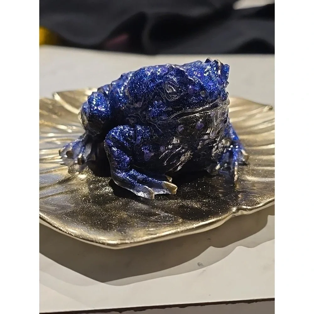 Handmade Resin Toad And Pad‎